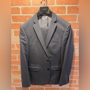 Express Suit Photographer fitted-no alterations